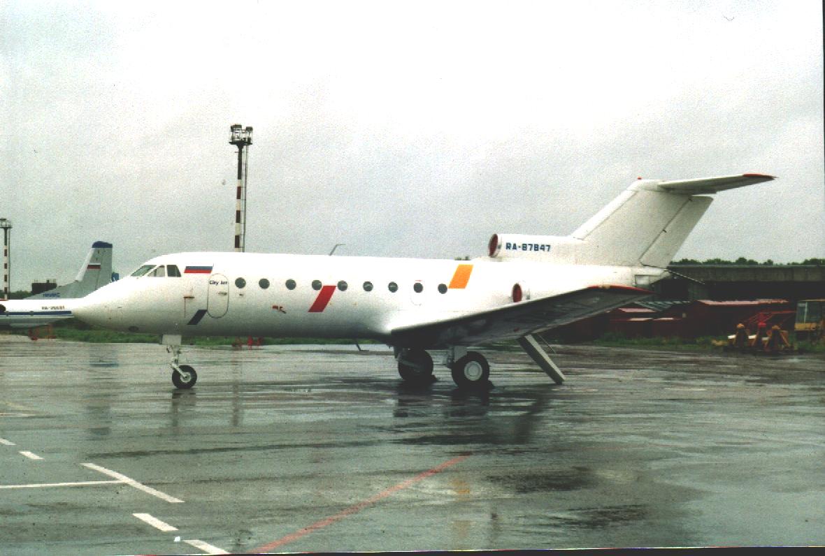 Yak40-1.JPG