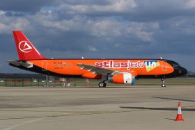 a320-233-ur-ajb-atlasjet-ukraine-ujx-budapest-bud-lhbp.jpg