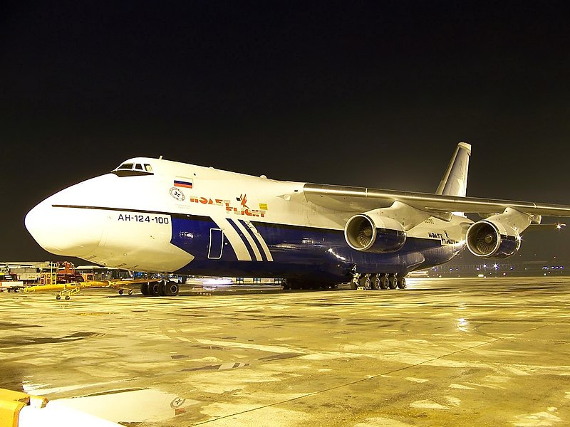 800px-Polet_Cargo_Airlines_Antonov_154.jpg