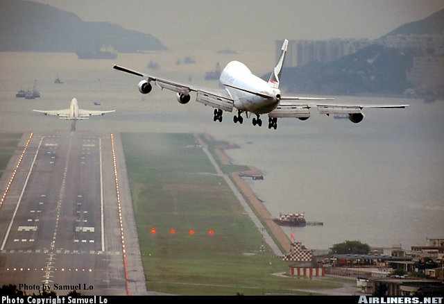 747approachontoshortrunway.jpg
