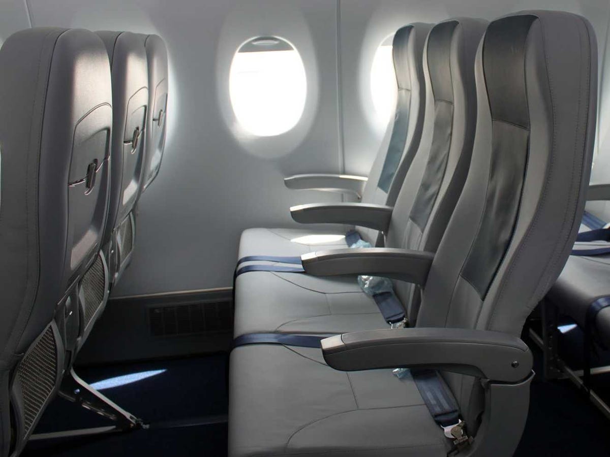 sukhoi-superjet-100-ssj100-interjet-paris-air-show.jpg